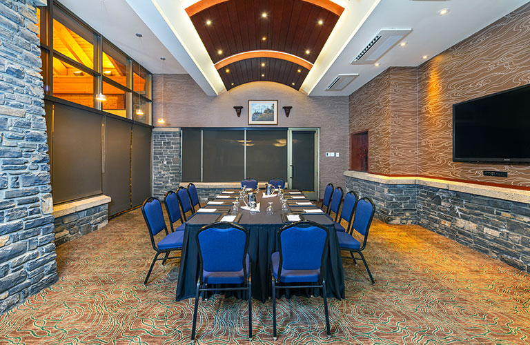 Palliser Salon